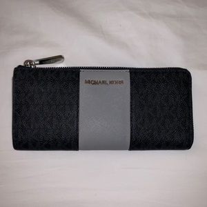 Michael Kors 3/4 Zip Wallet